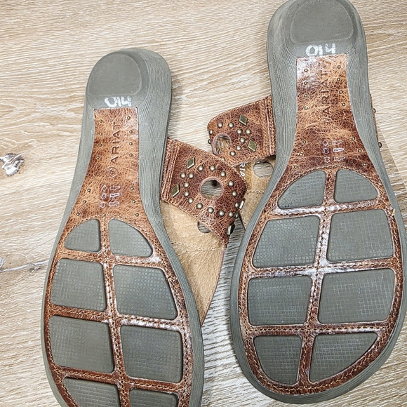 Ariat Tan Leather Sandals with Stud Accents - Picture 5 of 7